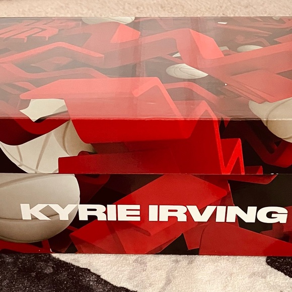 Kyrie 4 Lucky Charms size 12 - Picture 3 of 8